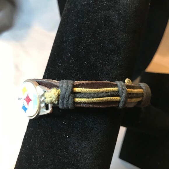 NFL Pittsburgh Steelers Leather Adjustable Bracelet - Picture 2 of 3